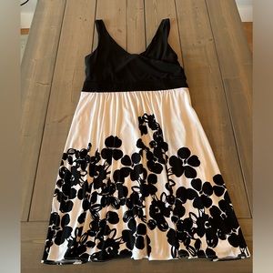 Le Chateau Dress. Flattering.  Size Medium.  Should fit an 8/10.  $40